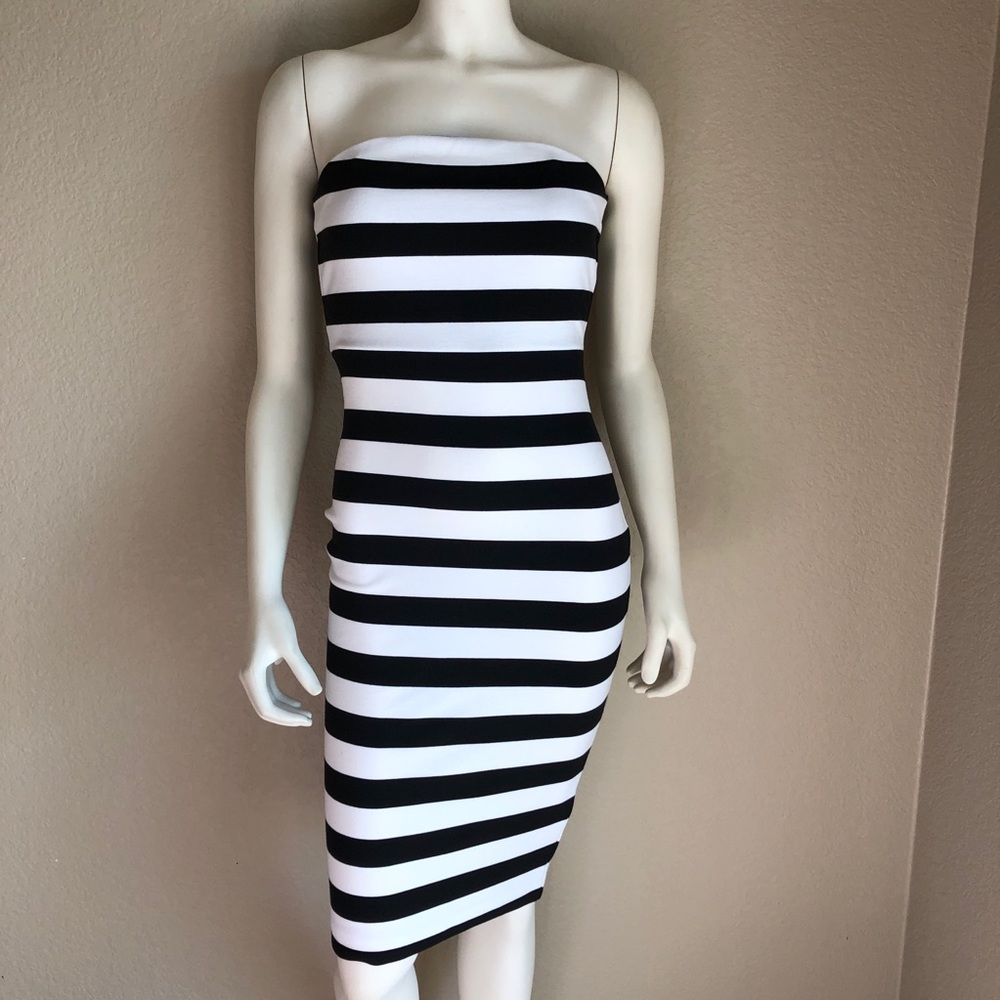 NWOT  BodyCon Strapless Striped Black White Dress Sz 2